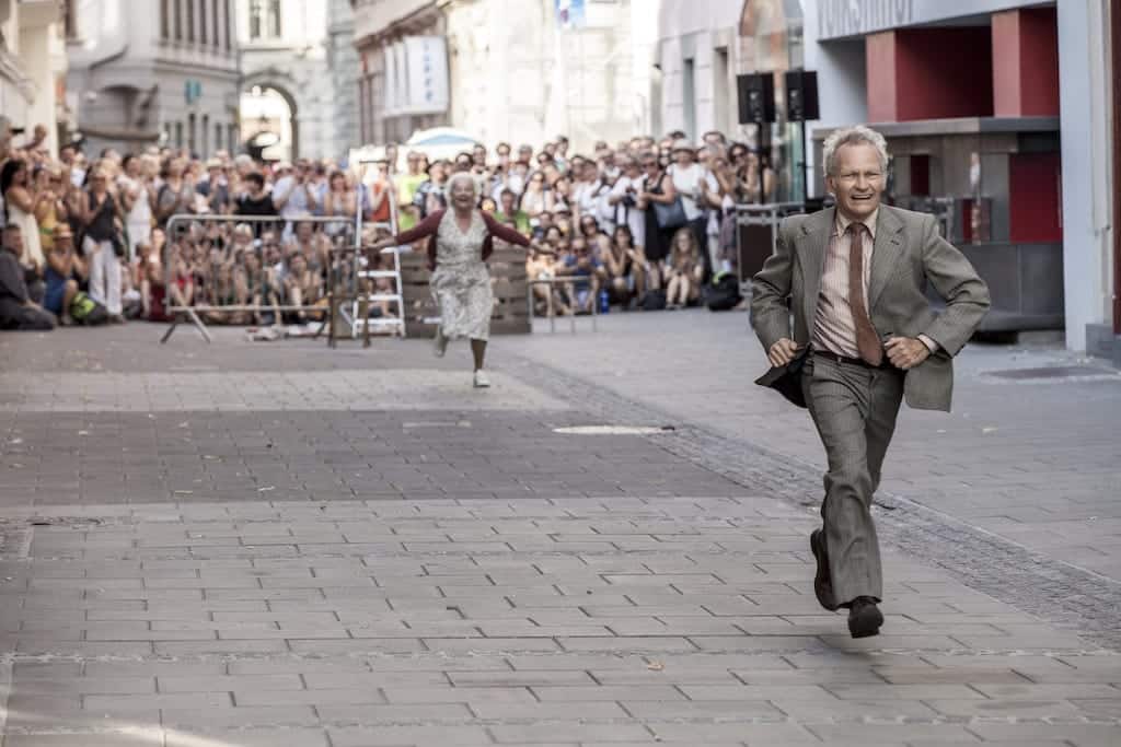 issue de secours compagnie adhok