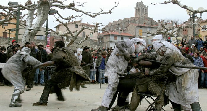 Fête de l'Ours à Prats de Mollo La Preste Place d'Armes Prats-de-Mollo-la-Preste