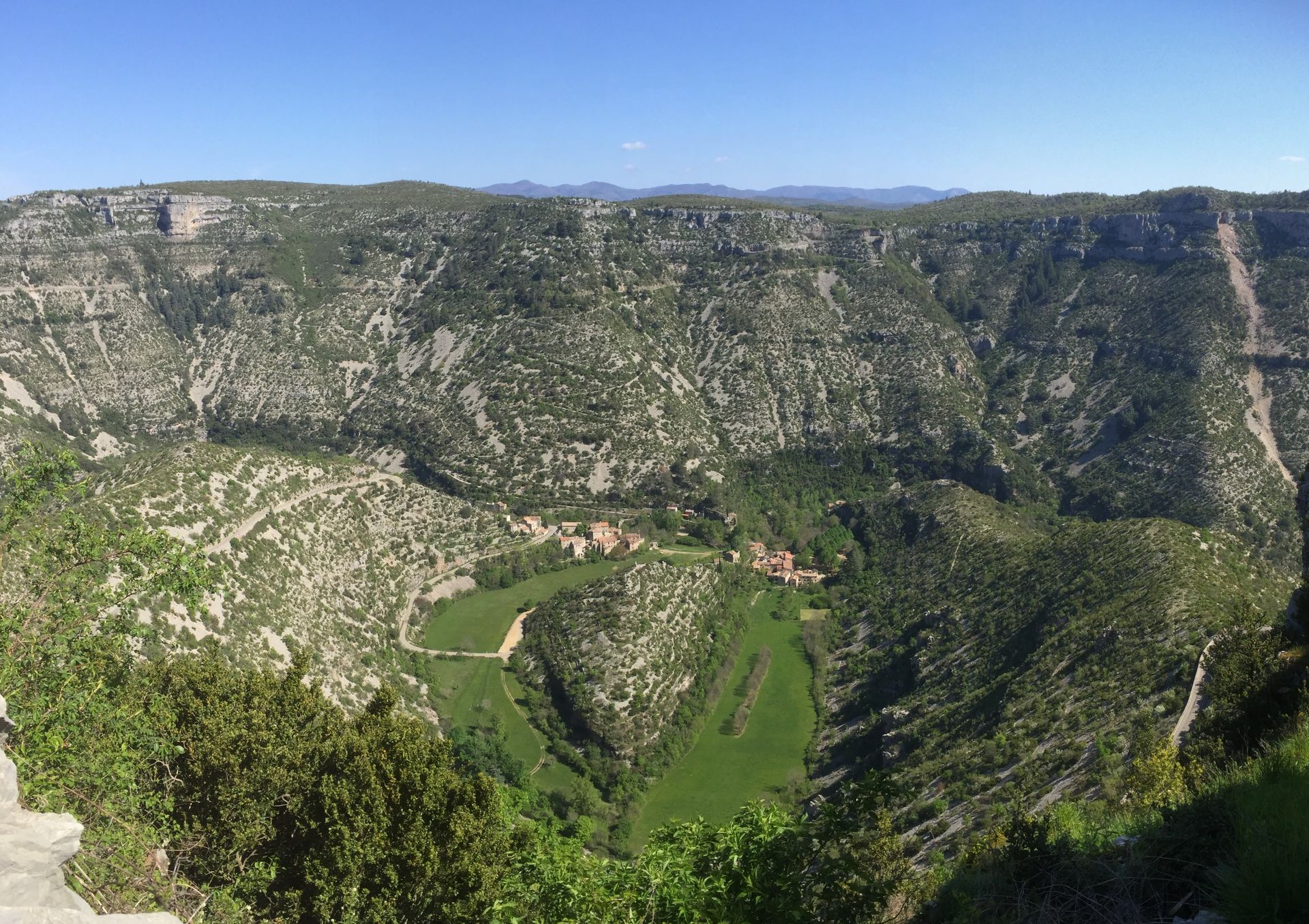 TOUR DU LARZAC MÉRIDIONAL INTÉGRAL GR® DE PAYS TOUR DU LARZAC MÉRIDIONAL Le Caylar Occitanie