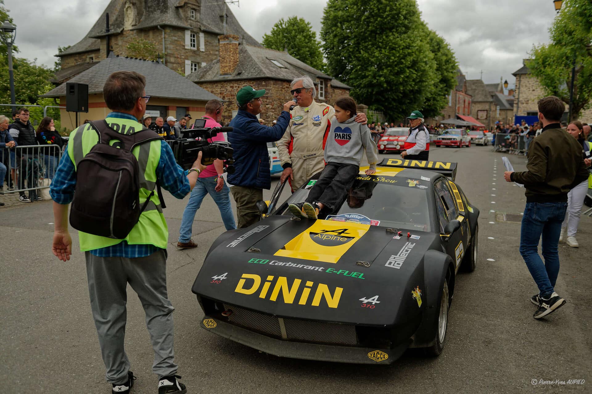 Gustave TARRIERE (F) lors de la parade des pilotes au Lohéac Legend festival 2025