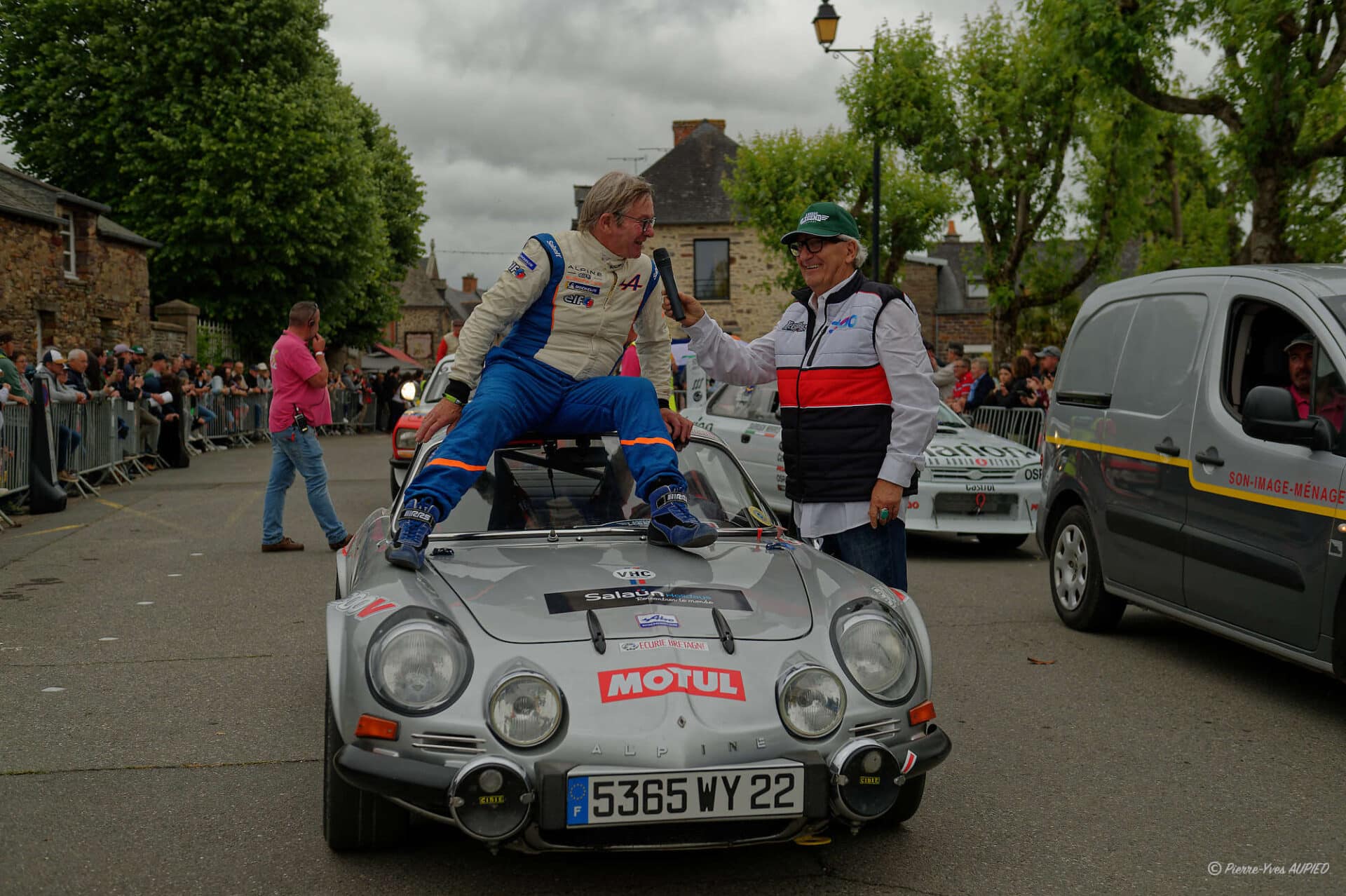 Joseph LE BIHAN (FR) lors de la parade des pilotes au Lohéac Legend festival 2025