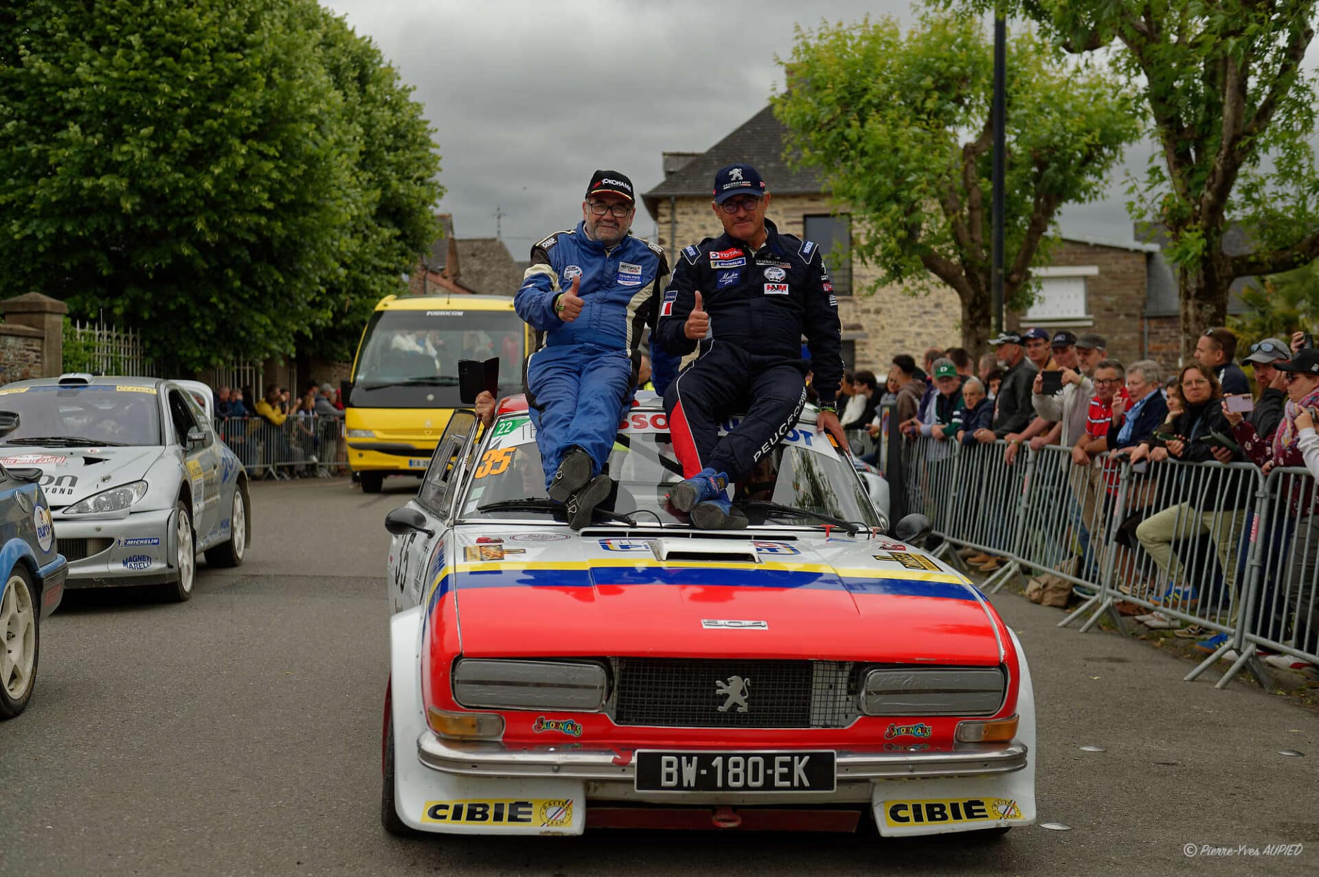 Yves LECOMTE - Gaetan JAN (FR) lors de la parade des pilotes au Lohéac Legend festival 2025