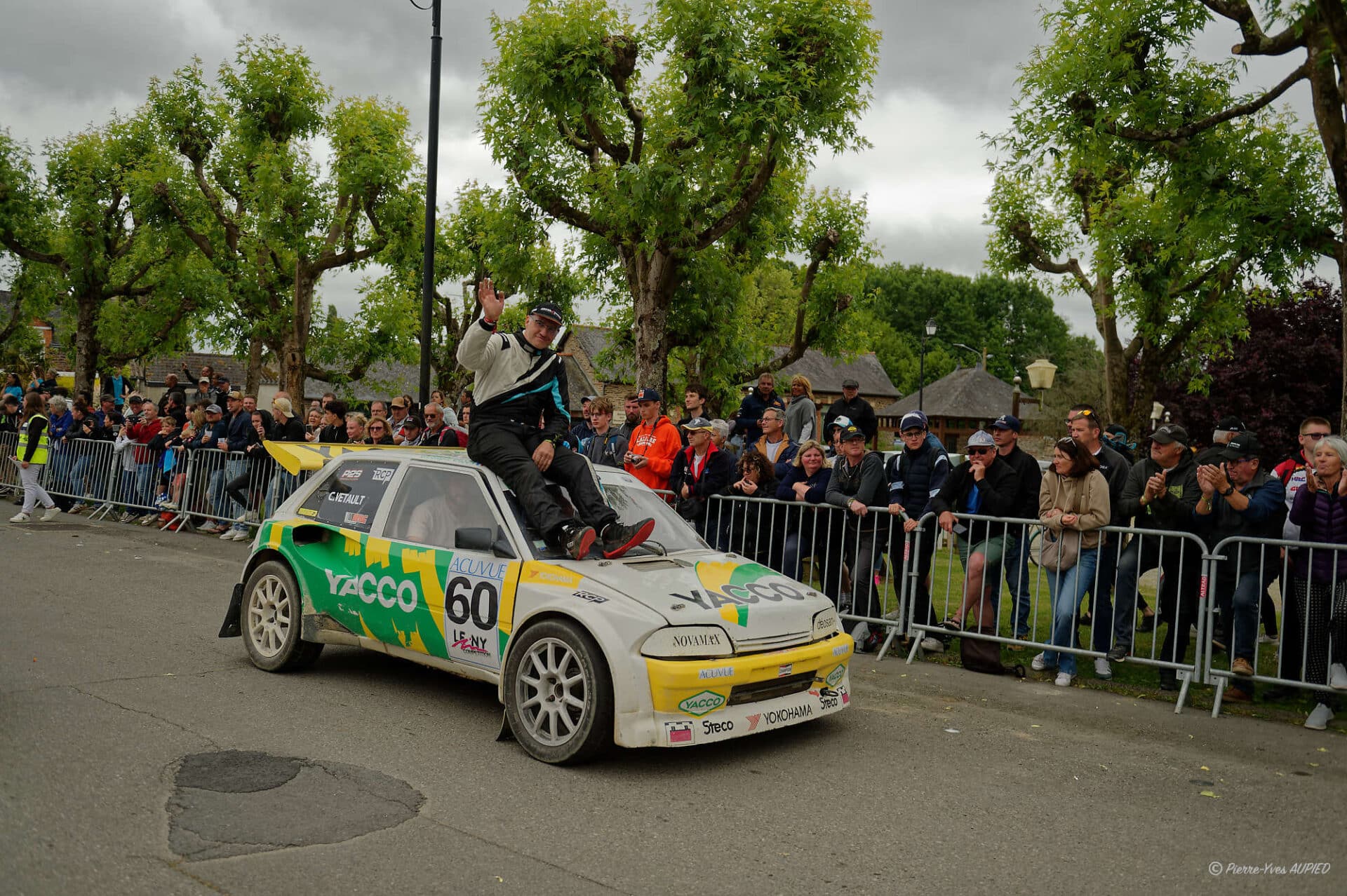 Christophe VETAULT (F) lors de la parade des pilotes au Lohéac Legend festival 2025