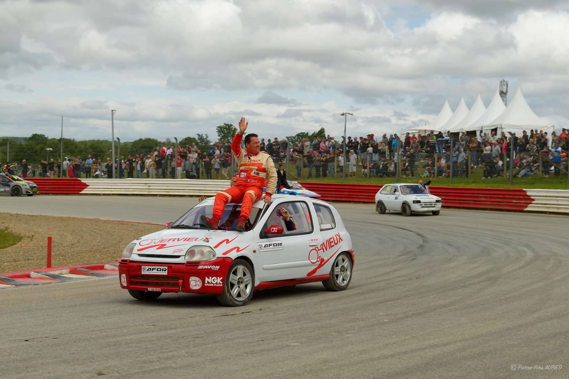 Stéphane DRÉAN (F) lors de la parade des pilotes sur le circuit du Rallycross au Lohéac Legend Festival 2025