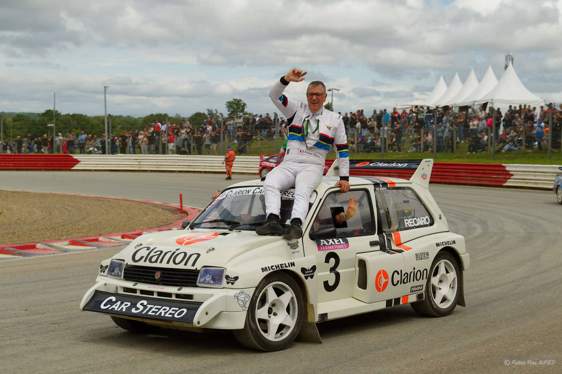 Philippe TOLLEMER (F) lors de la parade des pilotes sur le circuit du Rallycross au Lohéac Legend Festival 2025
