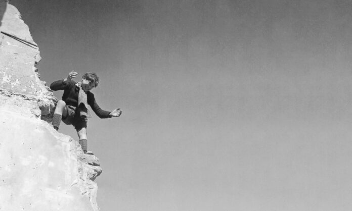 robert doisneau-le-saut-1936_ADAPTED_v2_GrandFormat robert doisneau