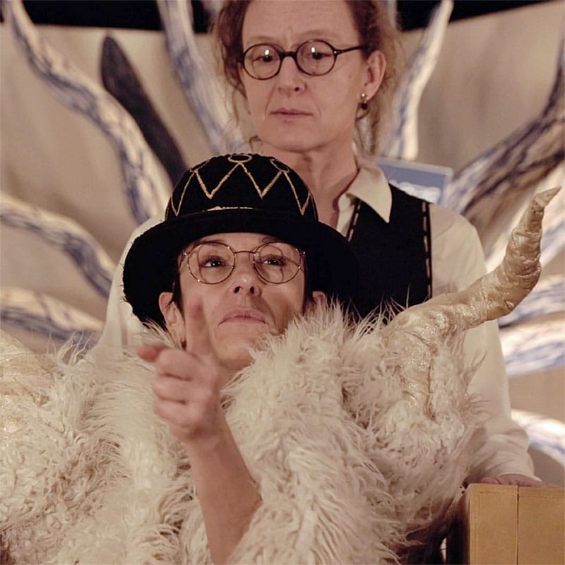 ARPL 2025 LA JEUNE FILLE QUI PORTAIT BIEN SON NON