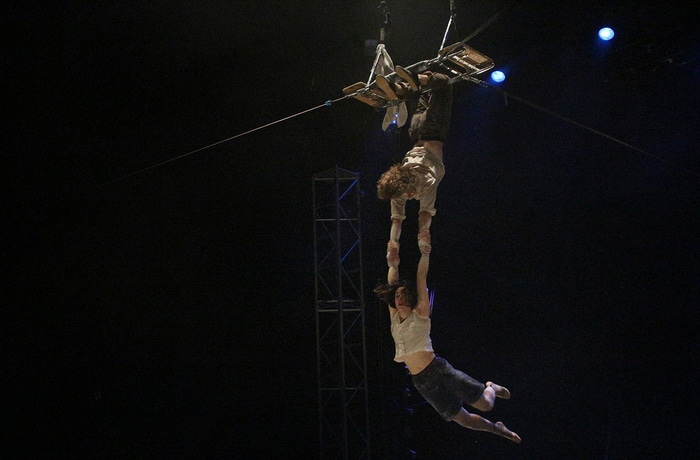 CIRQUE EN DÉCEMBRE