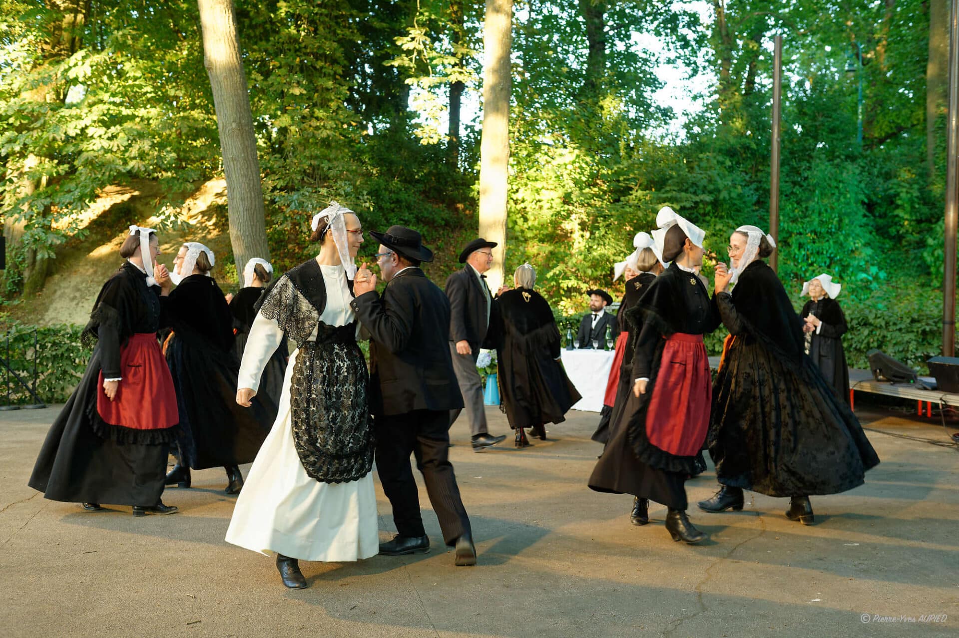 Le Cercle Celtique de Bruz aux Mercredis du Thabor de Rennes le 2 Juillet 2025