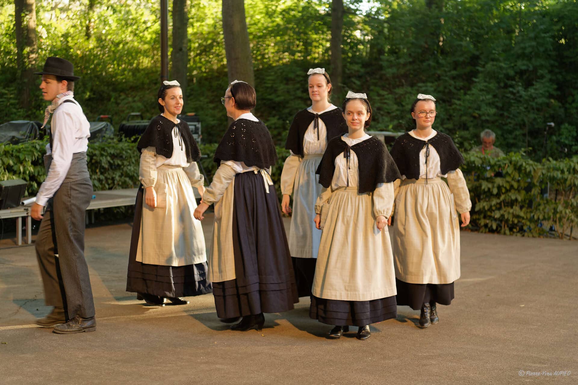le Cercle Celtique de Pont-Péan lors de la seconde soirée des. Mercredis du Thabor le 9 Juillet 2025 à Rennes