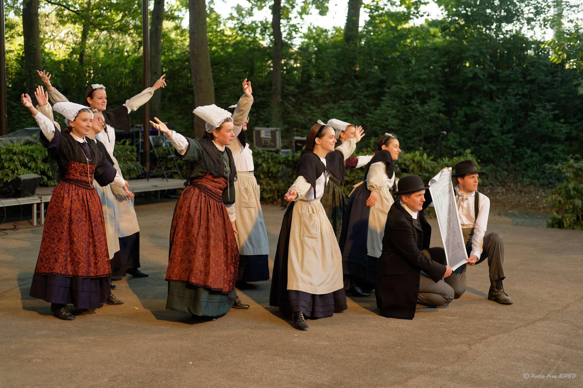 le Cercle Celtique de Pont-Péan lors de la seconde soirée des. Mercredis du Thabor le 9 Juillet 2025 à Rennes