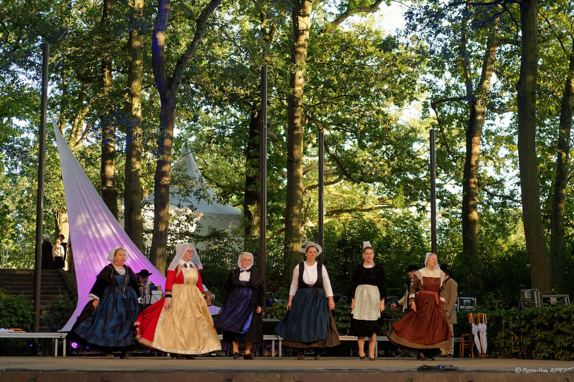 Le Cercle Celtique Tud an Hent Houarn lors de la seconde soirée des. Mercredis du Thabor le 9 Juillet 2025 à Rennes