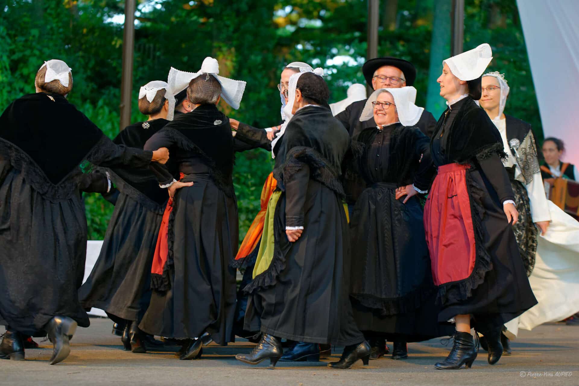 Le Cercle Celtique de Bruz aux Mercredis du Thabor de Rennes le 2 Juillet 2025