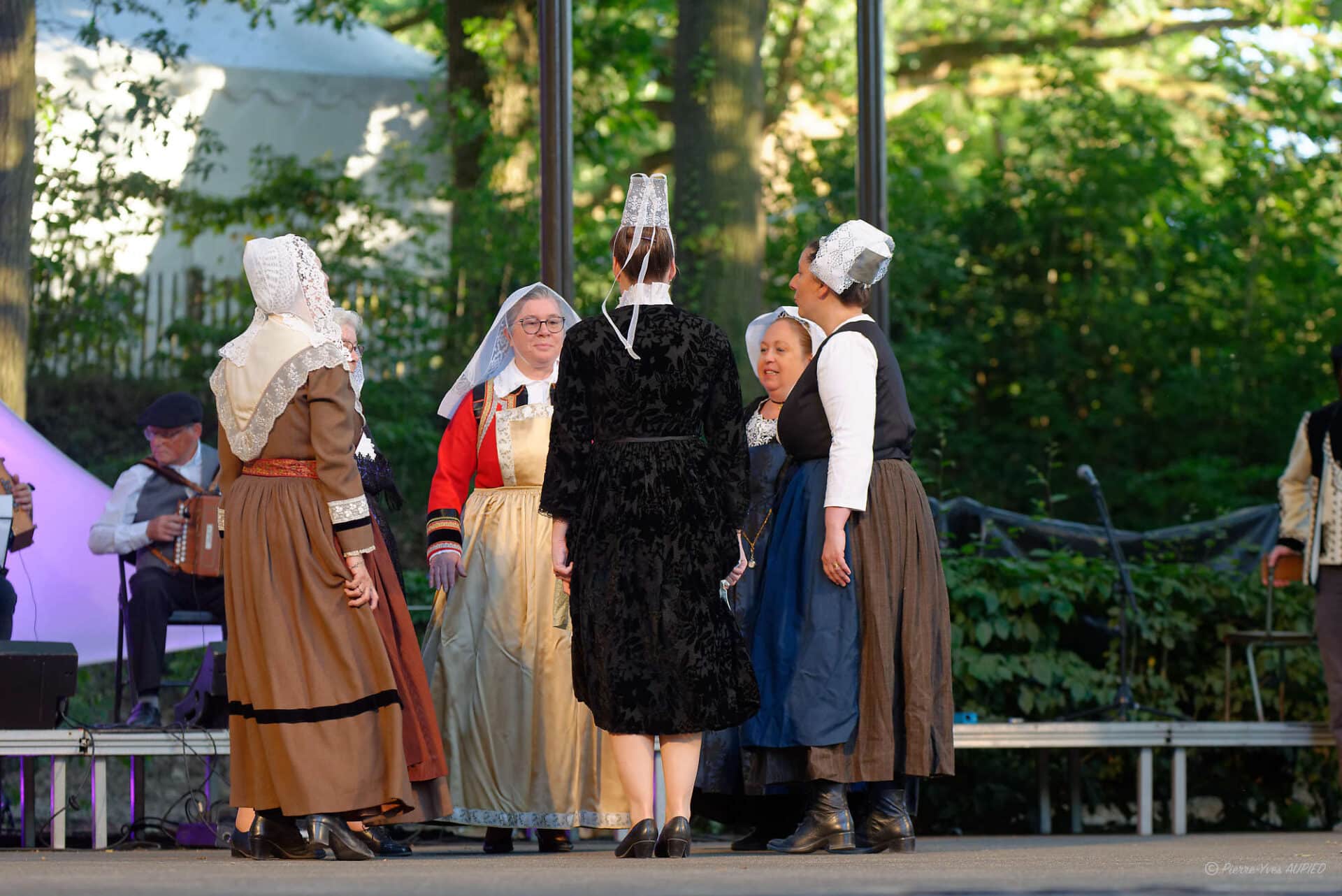 Le Cercle Celtique Tud an Hent Houarn lors de la seconde soirée des. Mercredis du Thabor le 9 Juillet 2025 à Rennes