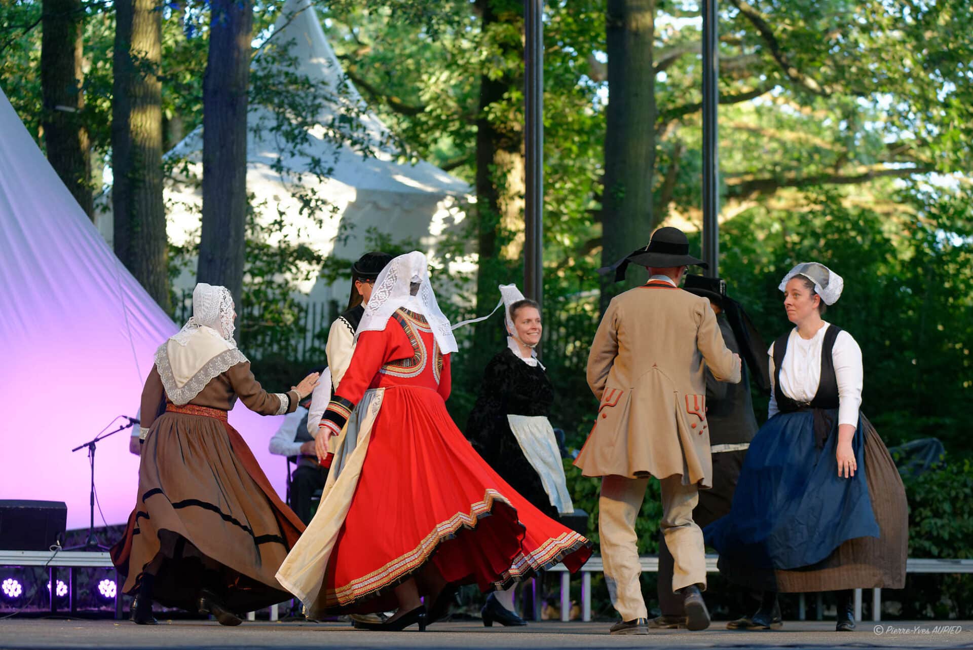 Le Cercle Celtique Tud an Hent Houarn lors de la seconde soirée des. Mercredis du Thabor le 9 Juillet 2025 à Rennes