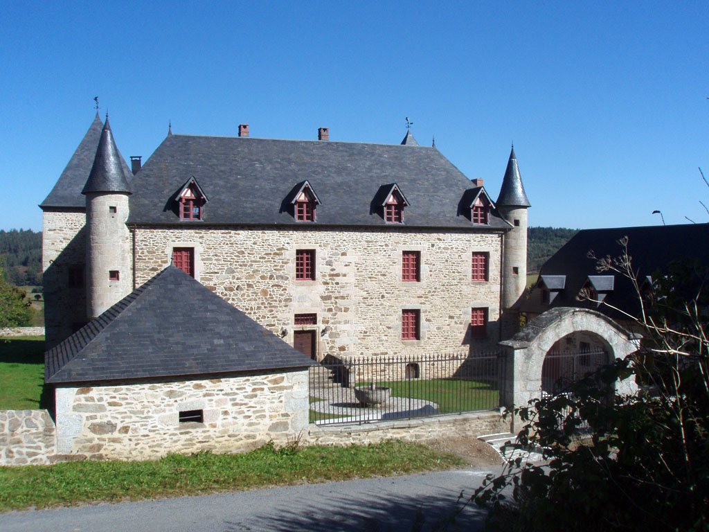 Le château 8 km Saint-Germain-Lavolps Nouvelle-Aquitaine