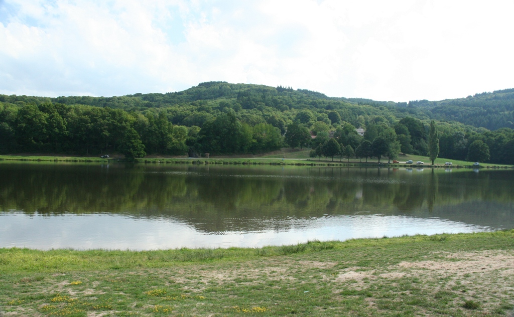 Circuit de randonnée pédestre n° 4 l'étang de la Vergne Bussière-Dunoise Nouvelle-Aquitaine