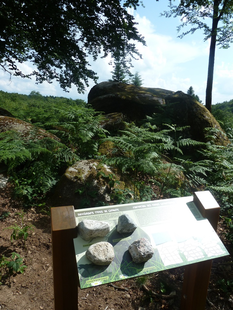 Circuit de randonnée pédestre n° 13 Pierres et Légendes Sainte-Feyre Nouvelle-Aquitaine Circuit de randonnée pédestre n° 13 Pierres et Légendes Sainte-Feyre Nouvelle-Aquitaine