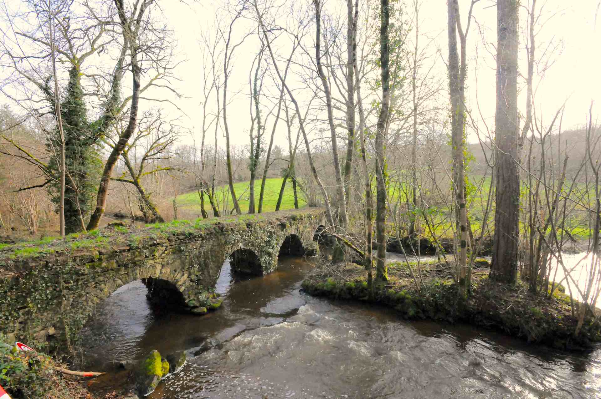 Chemin du moulin du Pont Berneuil Nouvelle-Aquitaine