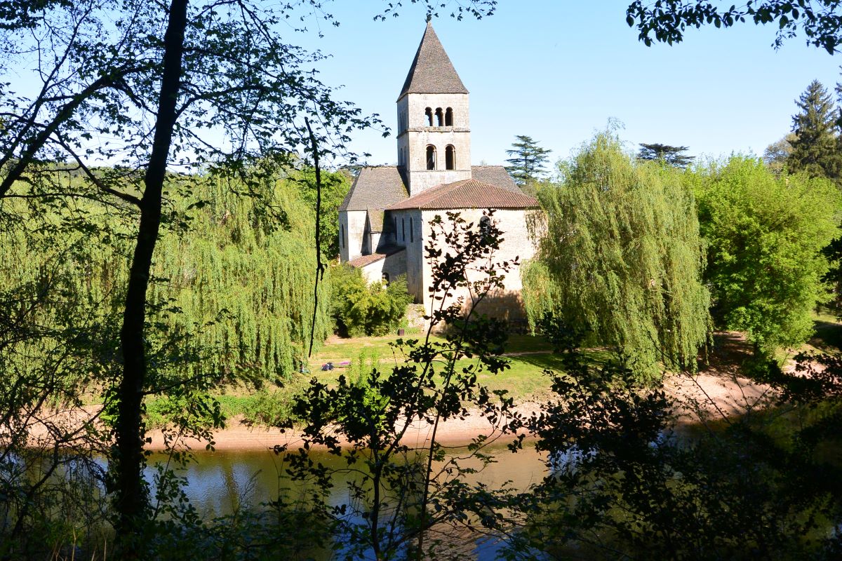 Saint-Léon-sur-Vézère en écomobilité Un plus beau Village de France dans les bras de la Vézère Saint-Léon-sur-Vézère Nouvelle-Aquitaine