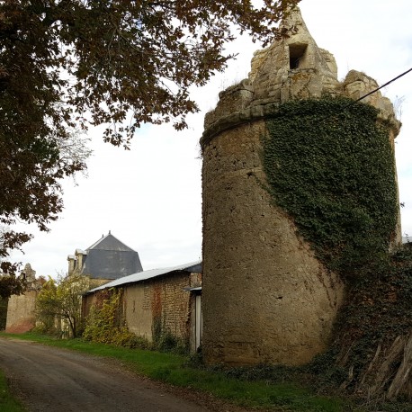 La butte du Petit Peu de Montbrun Saint-Léger-de-Montbrun Nouvelle-Aquitaine