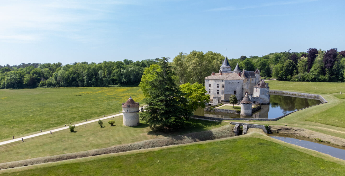 Iconiques à vélo Le Château de La Brède Martillac Nouvelle-Aquitaine Iconiques à vélo Le Château de La Brède Martillac Nouvelle-Aquitaine