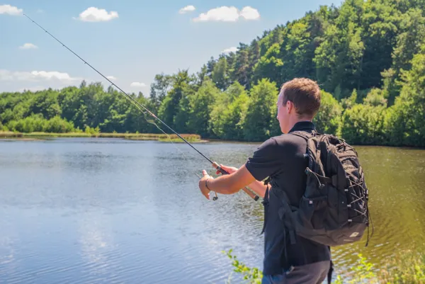 Plan d'eau de la Vignotte (lâchers de truites) Argences en Aubrac Occitanie