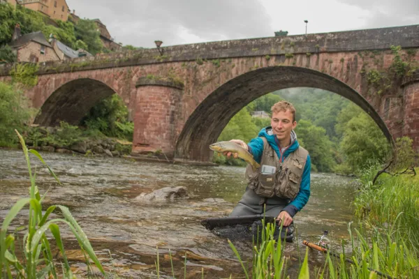 Le Lot à Saint-Laurent-d'Olt (lâchers de truites) Saint-Laurent-d'Olt Occitanie
