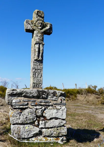 La croix du Cayre Argences en Aubrac Occitanie