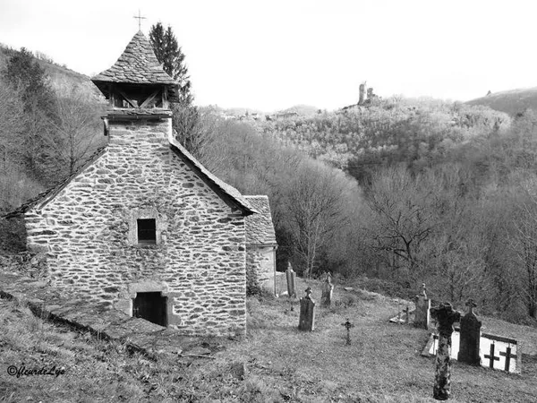 Balade Autour de la chapelle de Murat La Salvetat-Peyralès Occitanie