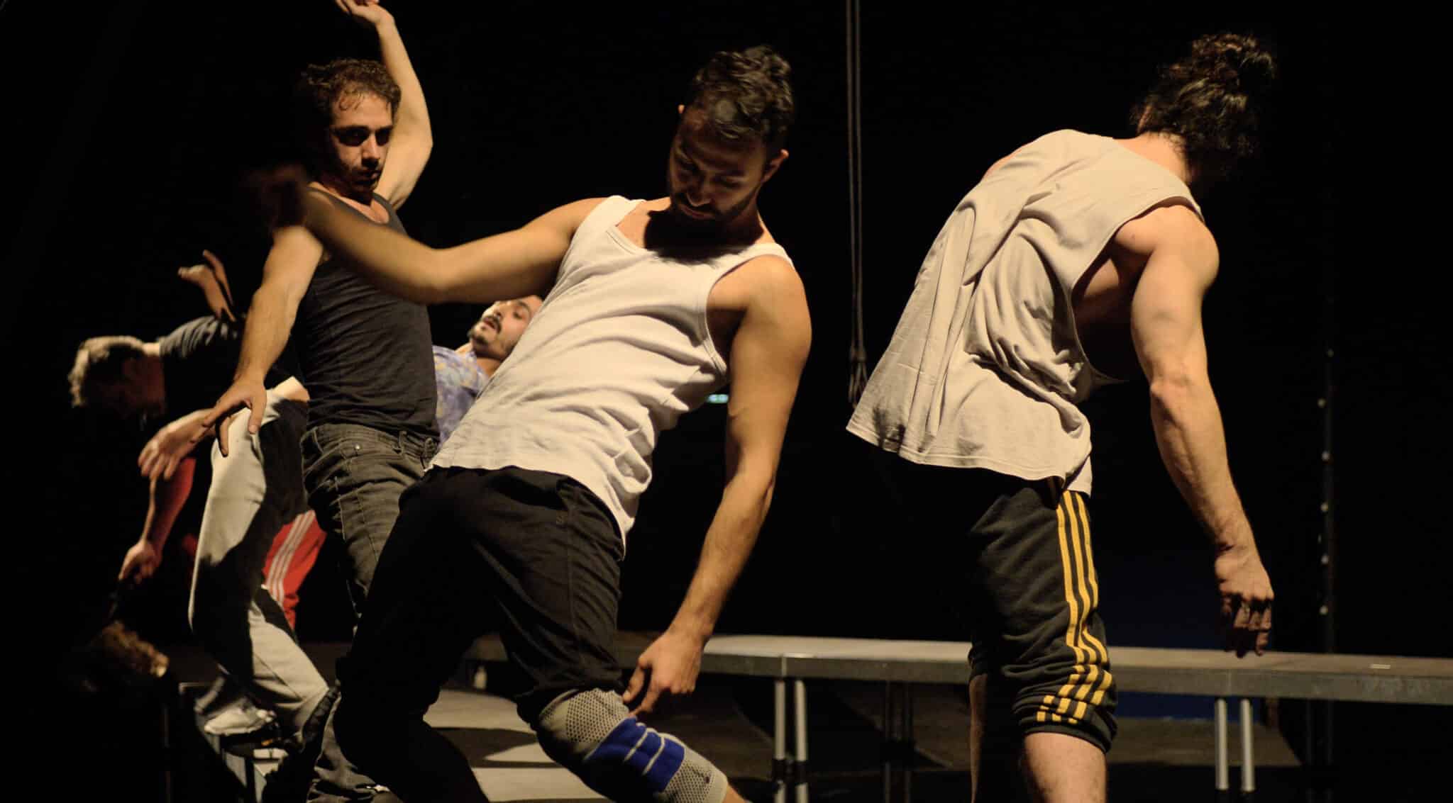 Agora Pôle National Cirque Masculin.es / Compagnie l'MRG'ée