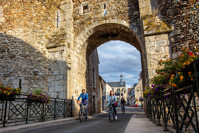 Saint Jacques à vélo via Chartres Épernon Centre-Val de Loire