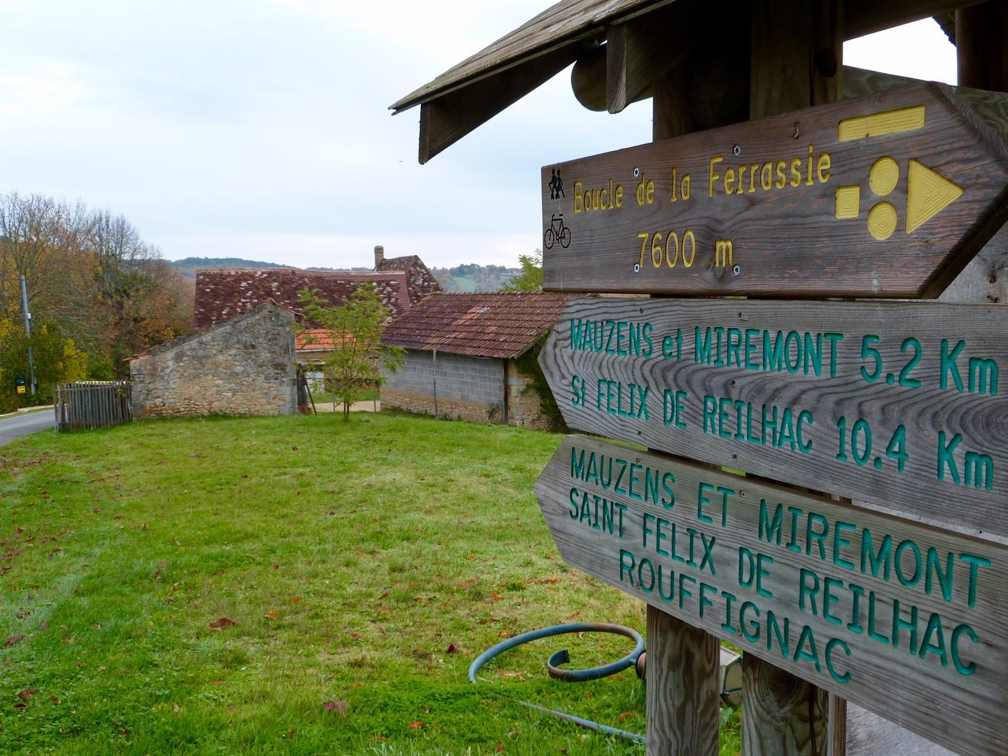 Boucle de la Ferrassie n° 26 / Savignac de Miremont Savignac-de-Miremont Nouvelle-Aquitaine Boucle de la Ferrassie n° 26 / Savignac de Miremont Savignac-de-Miremont Nouvelle-Aquitaine
