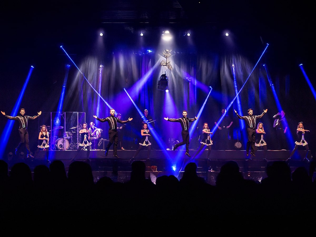 CELTIC LEGENDS 100% LIVE IRISH DANCE & MUSIC