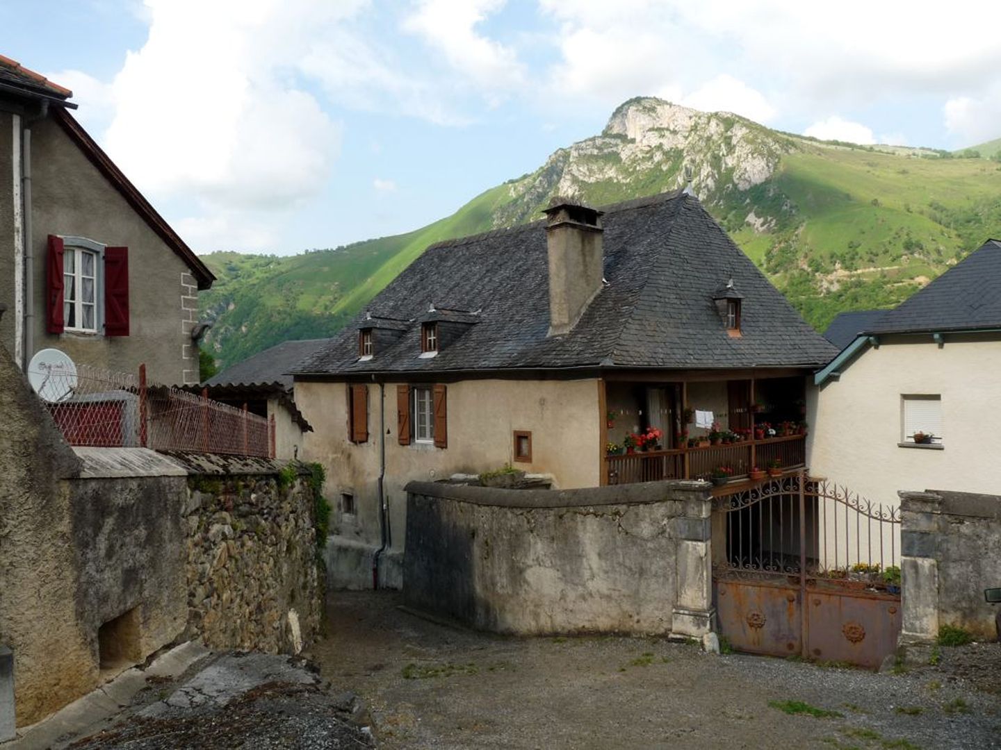 La fontaine d’Esteret Gère-Bélesten Nouvelle-Aquitaine La fontaine d'Esteret Gère-Bélesten Nouvelle-Aquitaine