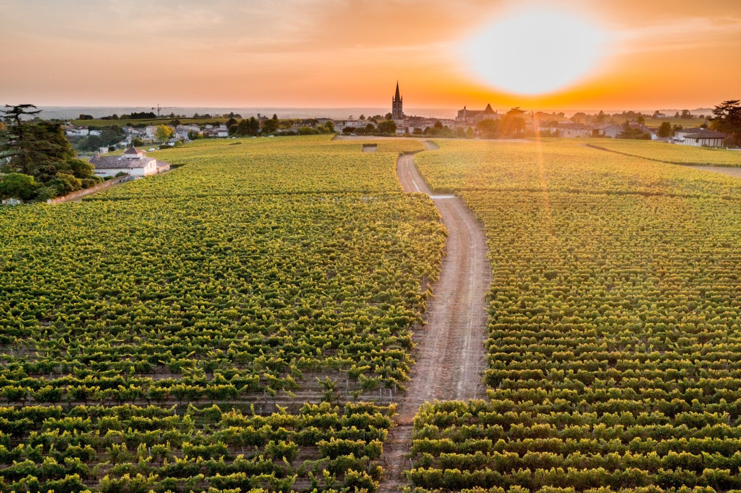 Iconiques à vélo L’église monolithe de Saint-Emilion Saint-Émilion Nouvelle-Aquitaine Iconiques à vélo L'église monolithe de Saint-Emilion Saint-Émilion Nouvelle-Aquitaine