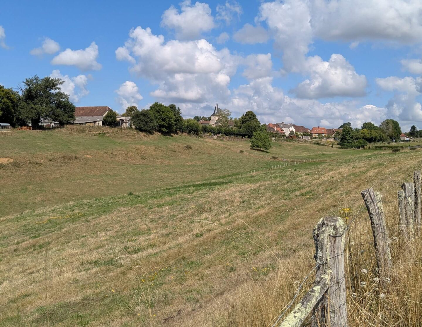 Sentier « Le Theillaumas » Glanges Nouvelle-Aquitaine Sentier "Le Theillaumas" Glanges Nouvelle-Aquitaine