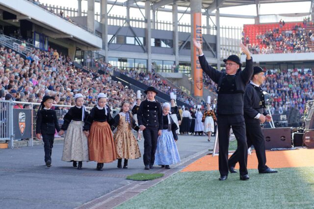 Grande Parade du Festival interceltique Lorient 2025 : Collectif Bigouden (Pont l'Abbé, Combrit)