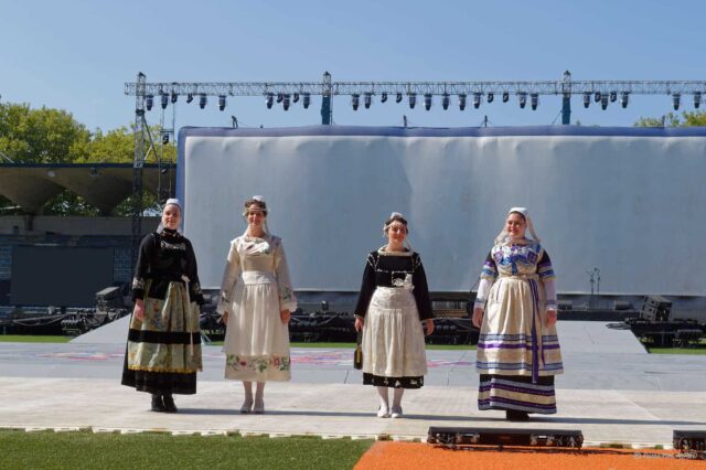Grande Parade du Festival interceltique Lorient 2025: Collectif Glazig (Dañserien Kemper, Mederien Penhars, Moulin-Vert)
