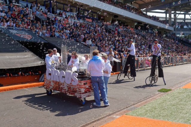 Grande Parade du Festival interceltique Lorient 2025 : Cercle Brug ar Menez (Spézet) & Bagad Brieg (Briec)