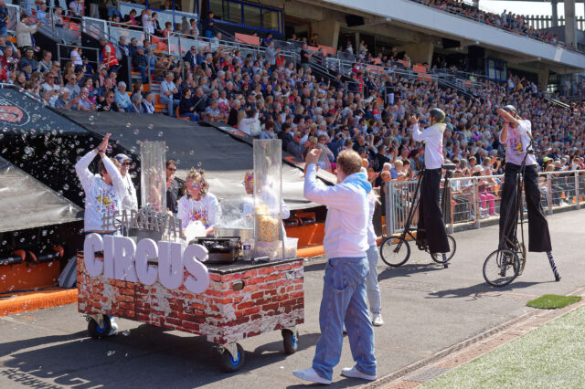 Grande Parade du Festival interceltique Lorient 2025 : Cercle Brug ar Menez (Spézet) & Bagad Brieg (Briec)
