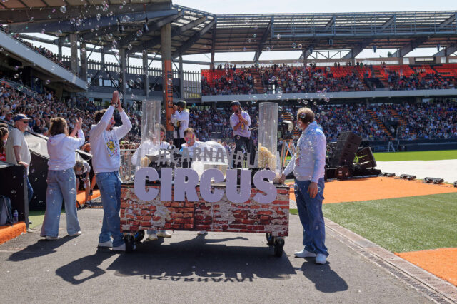 Grande Parade du Festival interceltique Lorient 2025 : Cercle Brug ar Menez (Spézet) & Bagad Brieg (Briec)