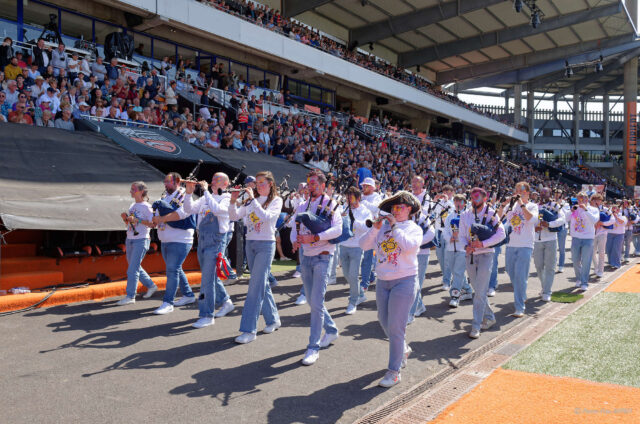 Grande Parade du Festival interceltique Lorient 2025 : Cercle Brug ar Menez (Spézet) & Bagad Brieg (Briec)