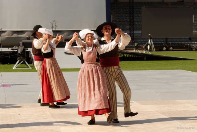 Grande Parade du Festival interceltique Lorient 2025 : Cercle Les Perrières (Cesson-Sévigné)