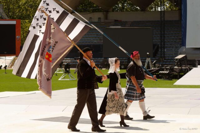 Grande Parade du Festival interceltique Lorient 2025 : Cercle Krollerion Mourieg (Moréac) & Kevrenn Bro Logunec’h (Locminé) Grande Parade du Festival interceltique Lorient 2025 : Cercle Krollerion Mourieg (Moréac) & Kevrenn Bro Logunec’h (Locminé)