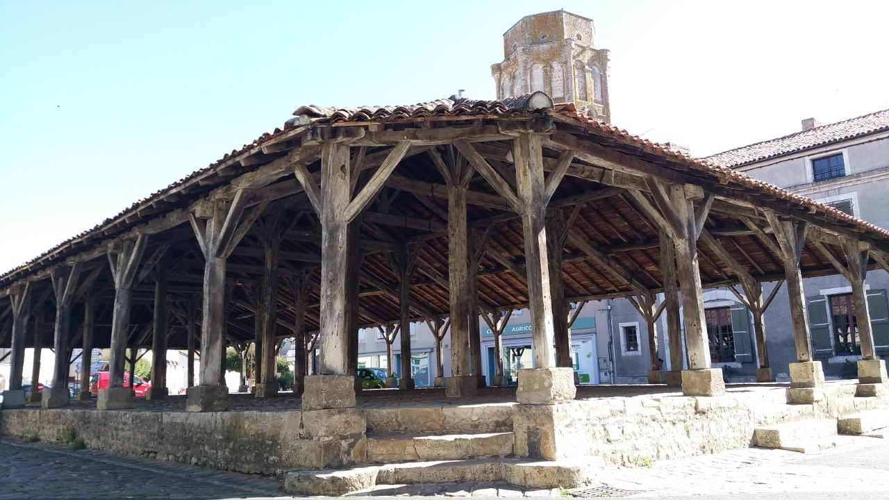 A l'ombre de l'abbaye Charroux Nouvelle-Aquitaine