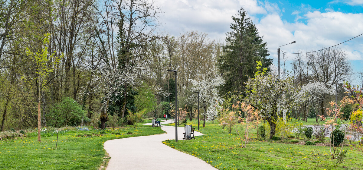 Voie verte Corrèze entre la gare d'Aubazine et St-Pantaléon de Larche via Brive Brive-la-Gaillarde Nouvelle-Aquitaine