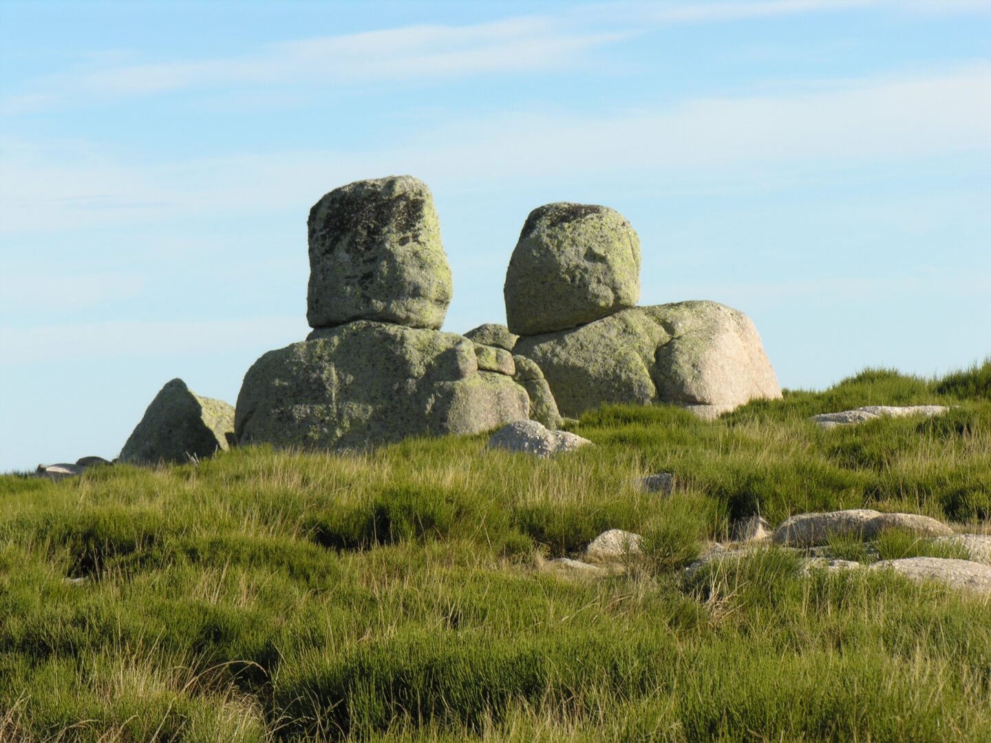 TOURS DU MONT-LOZÈRE ET DU CAUSSE MÉJEAN GR DE PAYS La Canourgue Occitanie TOURS DU MONT-LOZÈRE ET DU CAUSSE MÉJEAN GR DE PAYS La Canourgue Occitanie