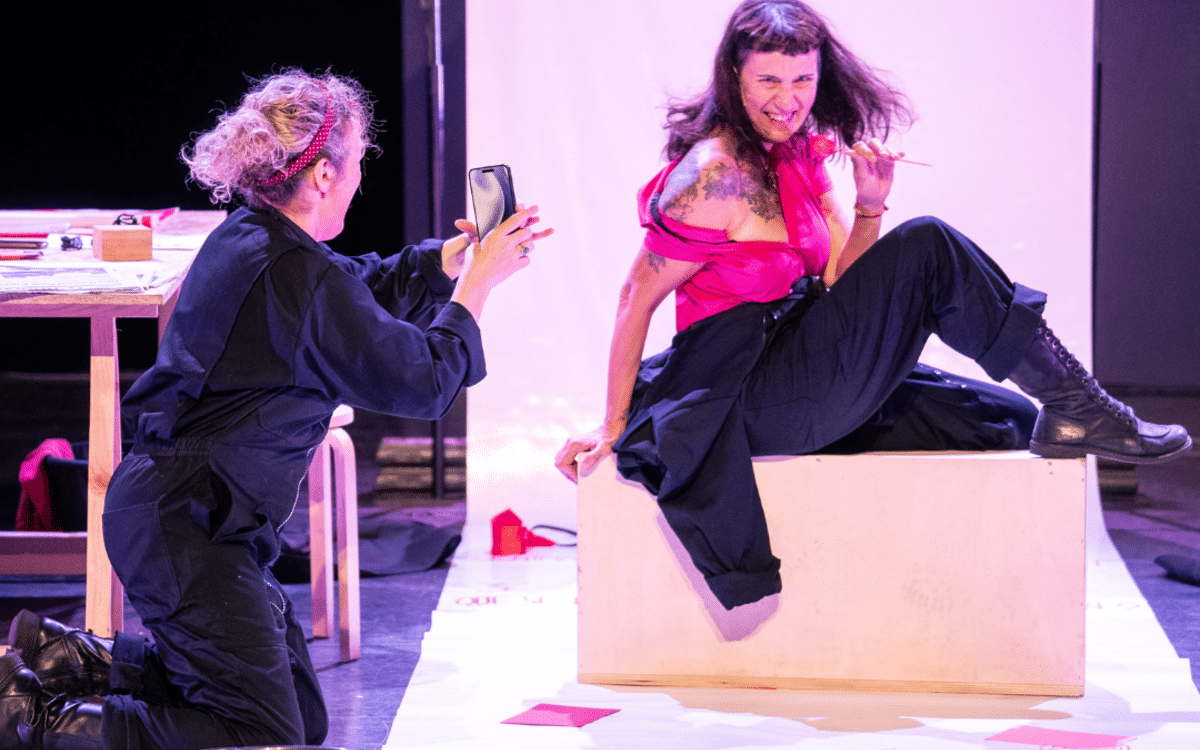 Nous sommes des filles sans histoire International Visual Theatre Paris