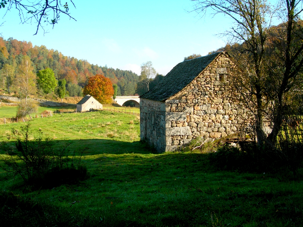 PR14 LE PONT DE LAS FÉDES Peyre en Aubrac Occitanie